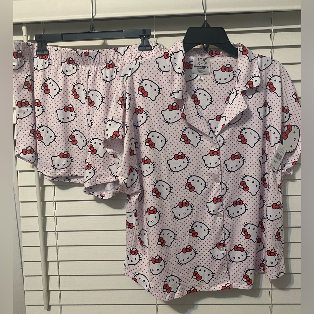 Hello Kitty Pajama Shirt And Shorts Set Women’s